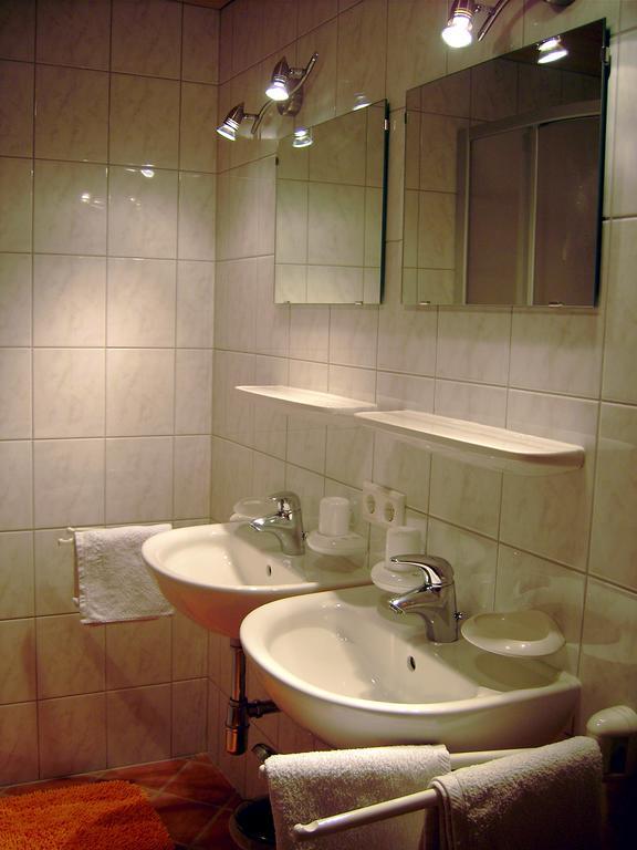 Luenerhof Guest House Neustift im Stubaital Luaran gambar